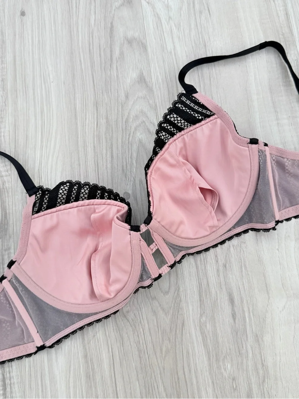 Victoria's Secret Lace Lightly Lined Plunge Bra